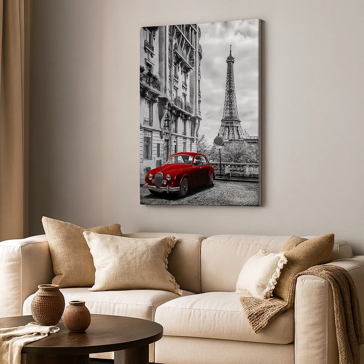 Bild auf Leinwand - Leinwandbild - Ein rotes Auto mit dem Eiffelturm im Hintergrund in einer schwarz-weißen Umgebung - 50x70cm - Raubtier in der Stadt - Moderne Wanddekoration für Wohnzimmer und Schlafzimmer ARTTOR