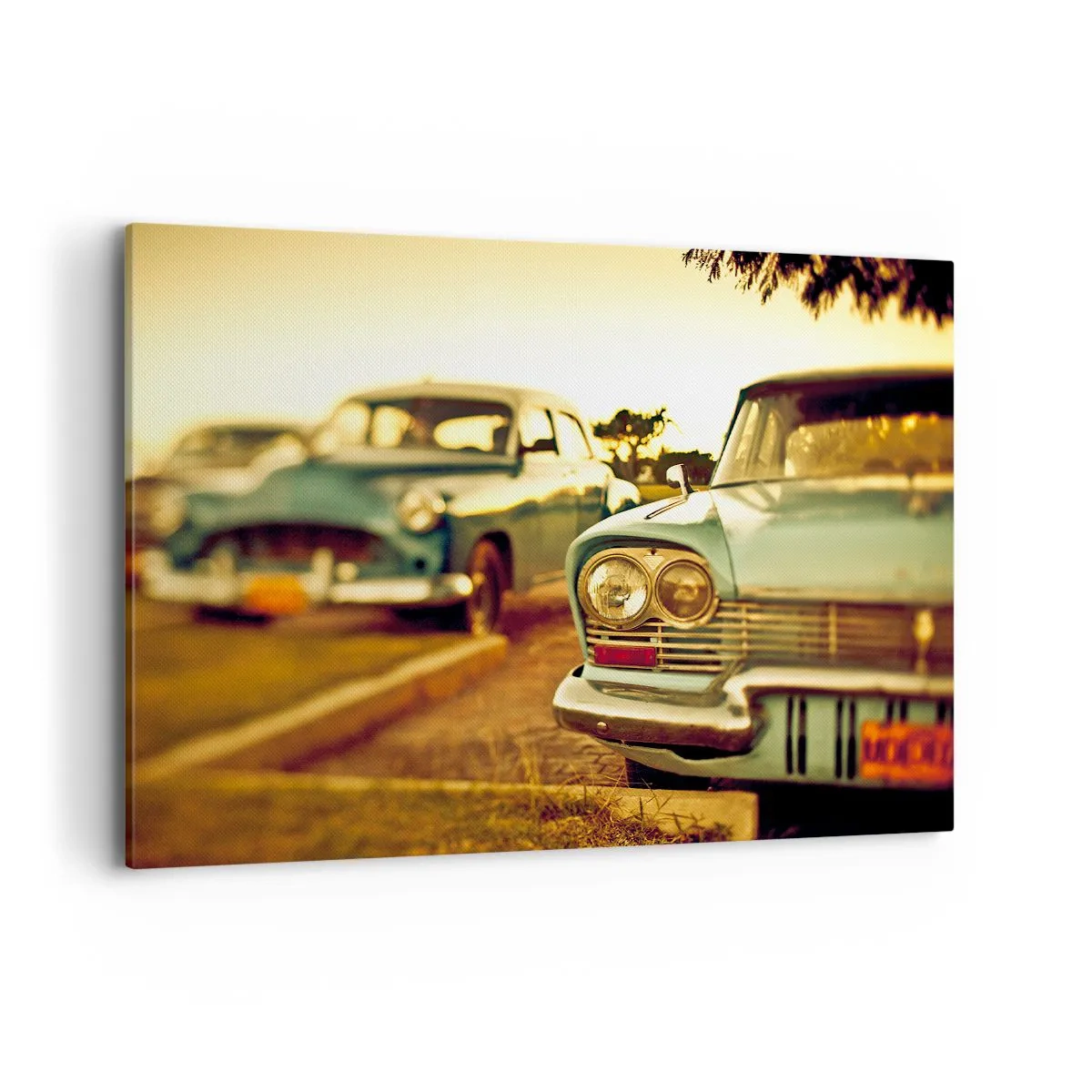 Bild auf Leinwand - Leinwandbild - Oldtimer im warmen Licht des Sonnenuntergangs - 100x70cm - Wir werden abwarten und sehen - Moderne Wanddekoration für Wohnzimmer und Schlafzimmer ARTTOR