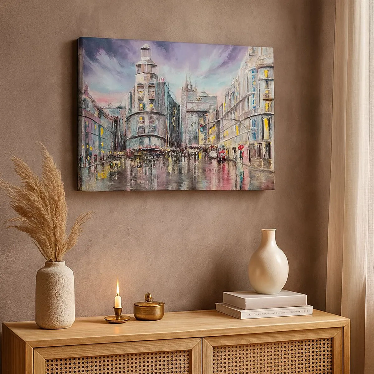 Bild auf Leinwand - Leinwandbild - Abendlicher Blick auf die Stadt mit Spiegelungen auf der nassen Straße - 70x50cm - Es wird ein gelungener Abend - Moderne Wanddekoration für Wohnzimmer und Schlafzimmer ARTTOR