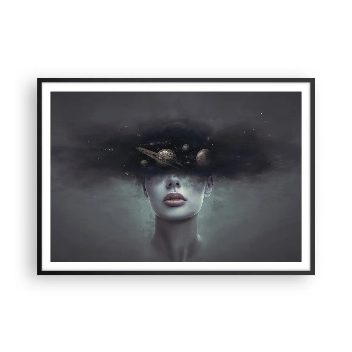Poster in einem schwarzem Rahmen - Ein Frauengesicht mit einem Planeten- und Weltraummotiv im Hintergrund - 100x70cm - Und die Planeten spielen verrückt ... - Moderne Wanddekoration für Wohnzimmer und Schlafzimmer ARTTOR