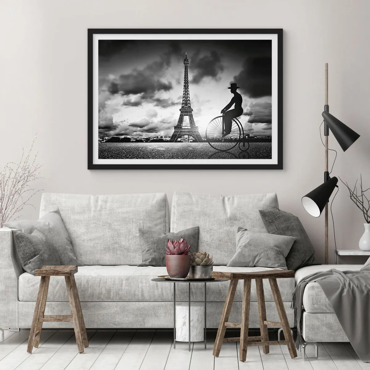Poster in einem schwarzem Rahmen - Schwarz-Weiß-Bild eines Retro-Fahrrads mit dem Eiffelturm im Hintergrund - 100x70cm - Sehnsucht nach Belle Epoque - Moderne Wanddekoration für Wohnzimmer und Schlafzimmer ARTTOR
