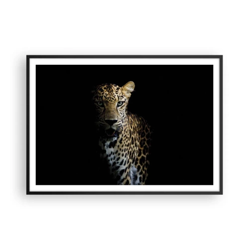 Poster in einem schwarzem Rahmen - Ein Leopard auf dunklem Hintergrund mit intensivem Blick - 100x70cm - Dunkle Schönheit - Moderne Wanddekoration für Wohnzimmer und Schlafzimmer ARTTOR
