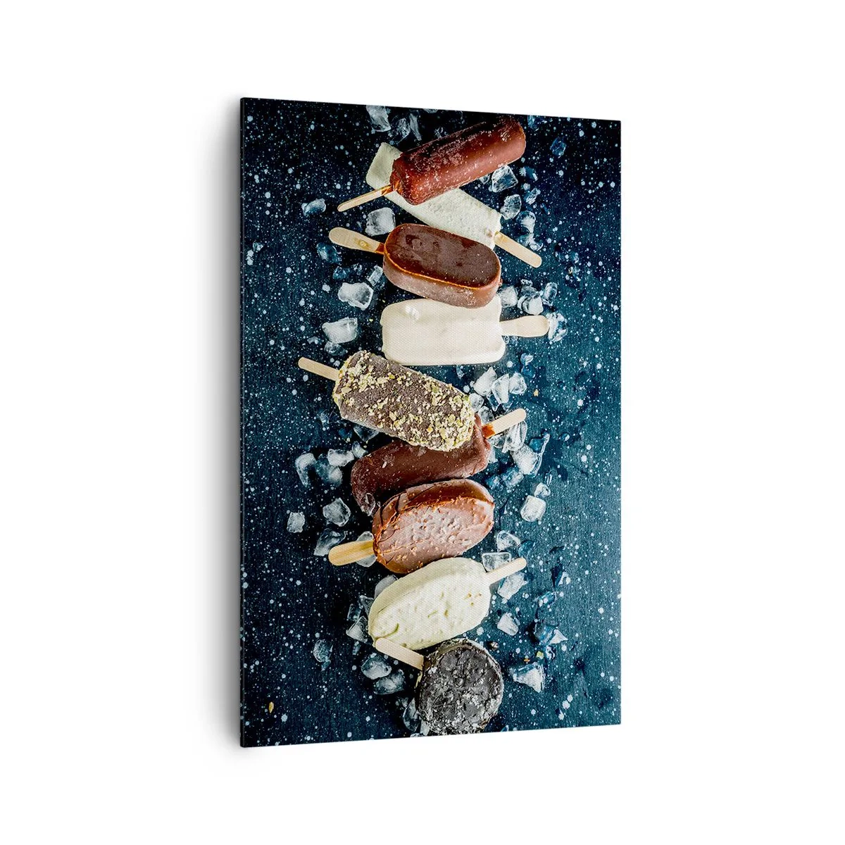 Bild auf Leinwand - Leinwandbild - Bunte Eislutscher auf Eis mit dunklem Hintergrund angeordnet - 80x120cm - Geschmack des heißen Sommers - Moderne Wanddekoration für Wohnzimmer und Schlafzimmer ARTTOR