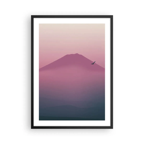 Poster in einem schwarzem Rahmen - Eine minimalistische Berglandschaft in Rosa- und Lilatönen - 50x70cm - Wanderer über den Wolken - Moderne Wanddekoration für Wohnzimmer und Schlafzimmer ARTTOR