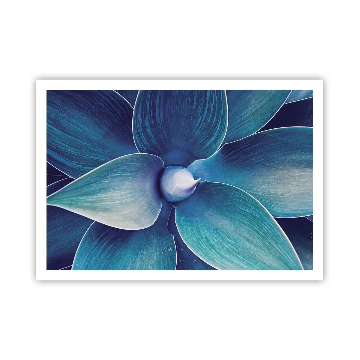 Poster - Nahaufnahme einer abstrakten Blume in Blautönen - 100x70cm - Bläulich vom Himmel - Moderne Wanddekoration für Wohnzimmer und Schlafzimmer ARTTOR