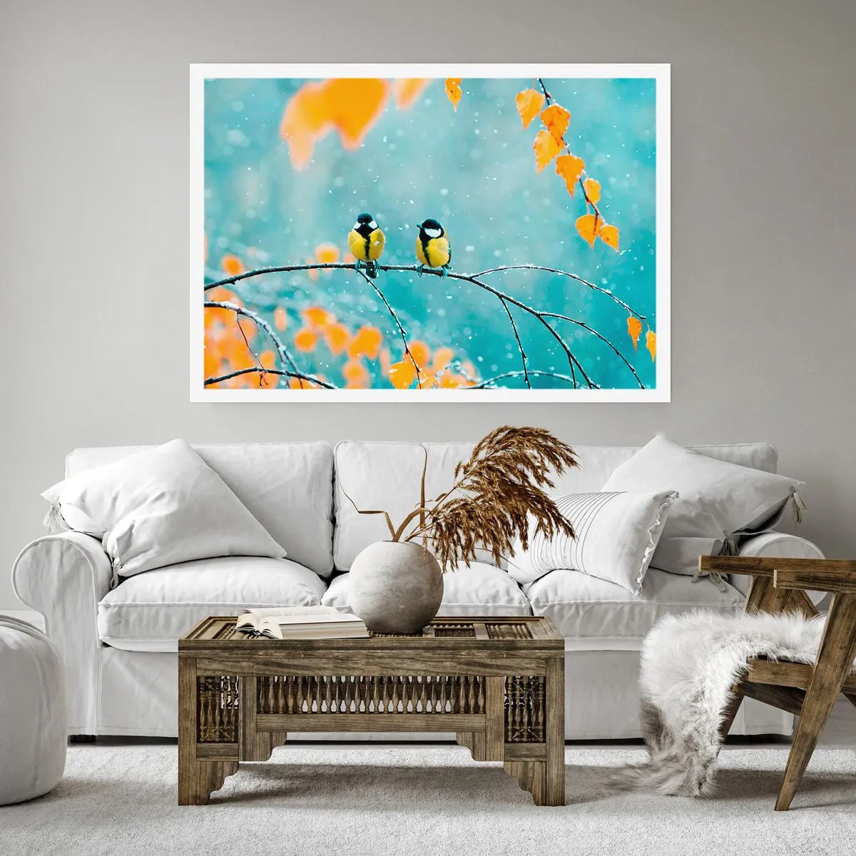 Poster - Zwei Vögel auf einem Ast in einer Winterlandschaft mit gelben Blättern. - 100x70cm - Vogelklatsch - Moderne Wanddekoration für Wohnzimmer und Schlafzimmer ARTTOR