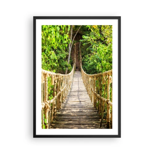 Poster in einem schwarzem Rahmen - Eine hölzerne Hängebrücke, umgeben von üppigem Grün - 50x70cm - Im Grünen ausgesetzt - Moderne Wanddekoration für Wohnzimmer und Schlafzimmer ARTTOR