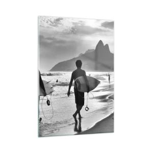 Glasbild - Bild auf glas - Surfer am Strand mit Brettern, Schwarz-Weiß-Komposition - 50x70cm - Single-Wave-Samba - Moderne Wanddekoration für Wohnzimmer und Schlafzimmer ARTTOR