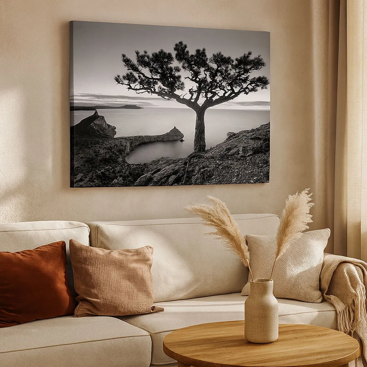 Bild auf Leinwand - Leinwandbild - Schwarz-weiße Landschaft mit einem einsamen Baum auf einer Klippe über dem Meer - 70x50cm - Stille bis zum Horizont - Moderne Wanddekoration für Wohnzimmer und Schlafzimmer ARTTOR