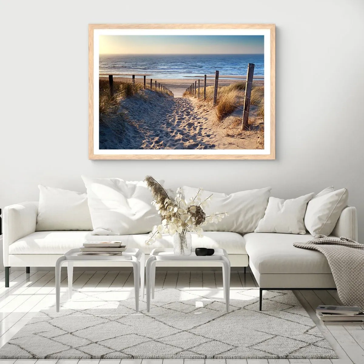 Poster in einem Rahmen aus heller Eiche - Das Rauschen des Meeres, der Gesang der Vögel, ein wilder Strand im Gras ... - 91x61 cm