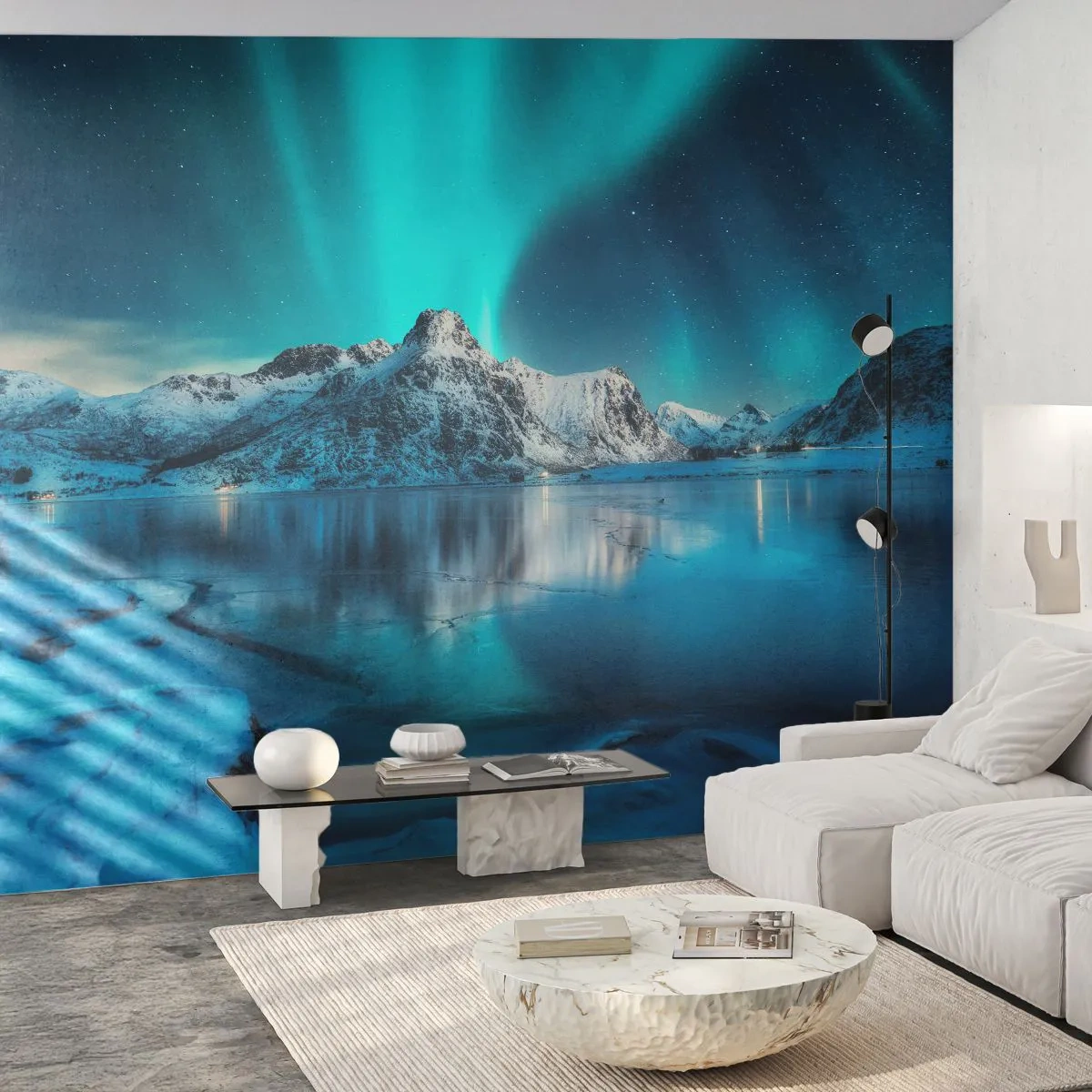 Fototapete Premium Sand - Das Nordlicht über den schneebedeckten Bergen spiegelt sich im See - 100x70cm - Lichtnacht - Moderne Wanddekoration für Wohnzimmer und Schlafzimmer ARTTOR