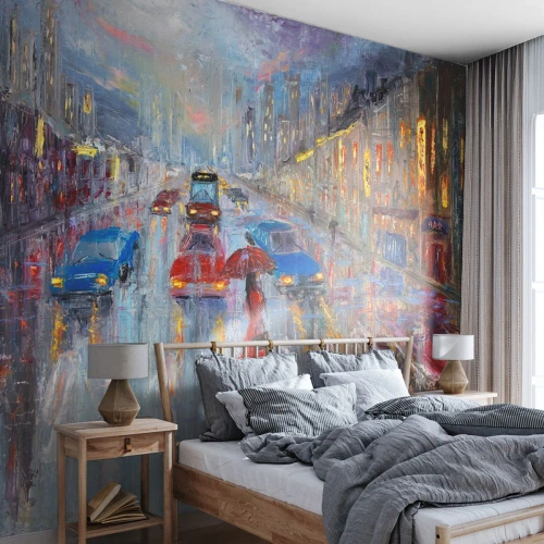 Fototapete Premium Sand - Impressionistische Nachtstraße mit einer Figur unter einem roten Regenschirm - 100x70cm - Regnerischer Nachmittag in der Stadt - Moderne Wanddekoration für Wohnzimmer und Schlafzimmer ARTTOR