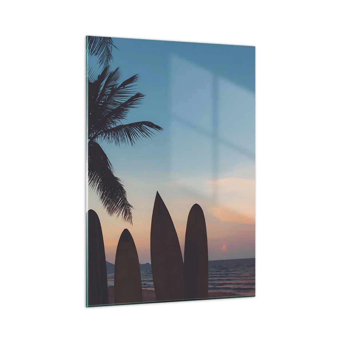 Glasbild - Bild auf glas - Palmen und Surfbretter am Strand bei Sonnenuntergang - 50x70cm - Morgen wird es auch lustig - Moderne Wanddekoration für Wohnzimmer und Schlafzimmer ARTTOR