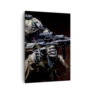 Bild auf Leinwand - Leinwandbild - Ein Soldat in voller Montur mit einem Gewehr - 50x70cm - Tödlich wirksam - Moderne Wanddekoration für Wohnzimmer und Schlafzimmer ARTTOR