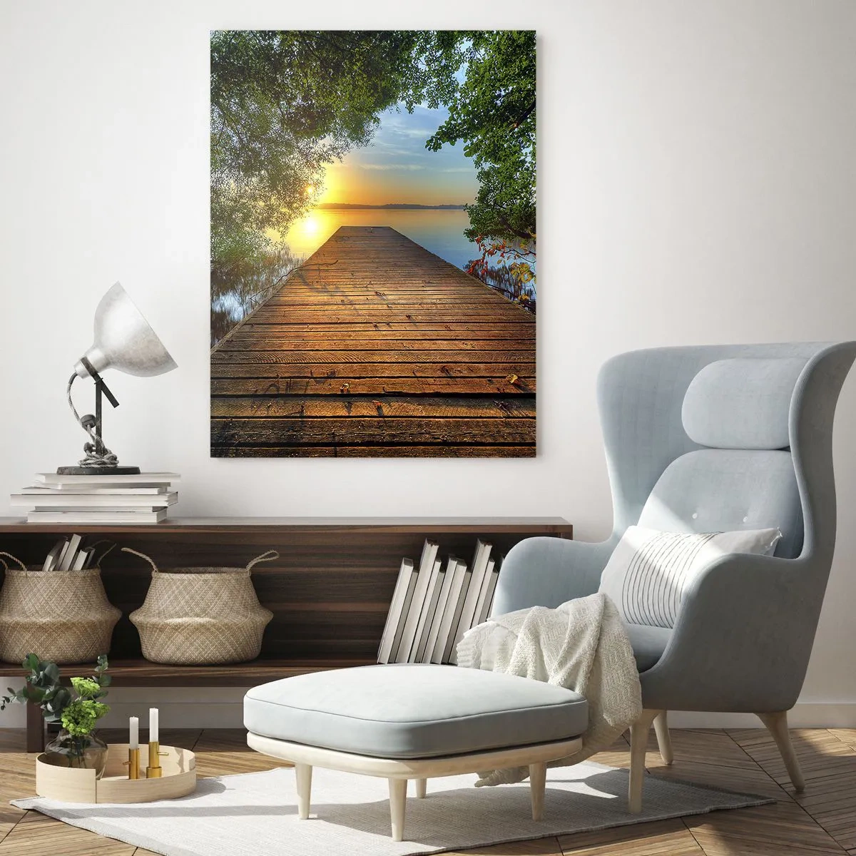 Glasbild - Bild auf glas - Holzsteg über dem See bei Sonnenuntergang - 50x70cm - Nimm dir Zeit, setz dich hin - Moderne Wanddekoration für Wohnzimmer und Schlafzimmer ARTTOR