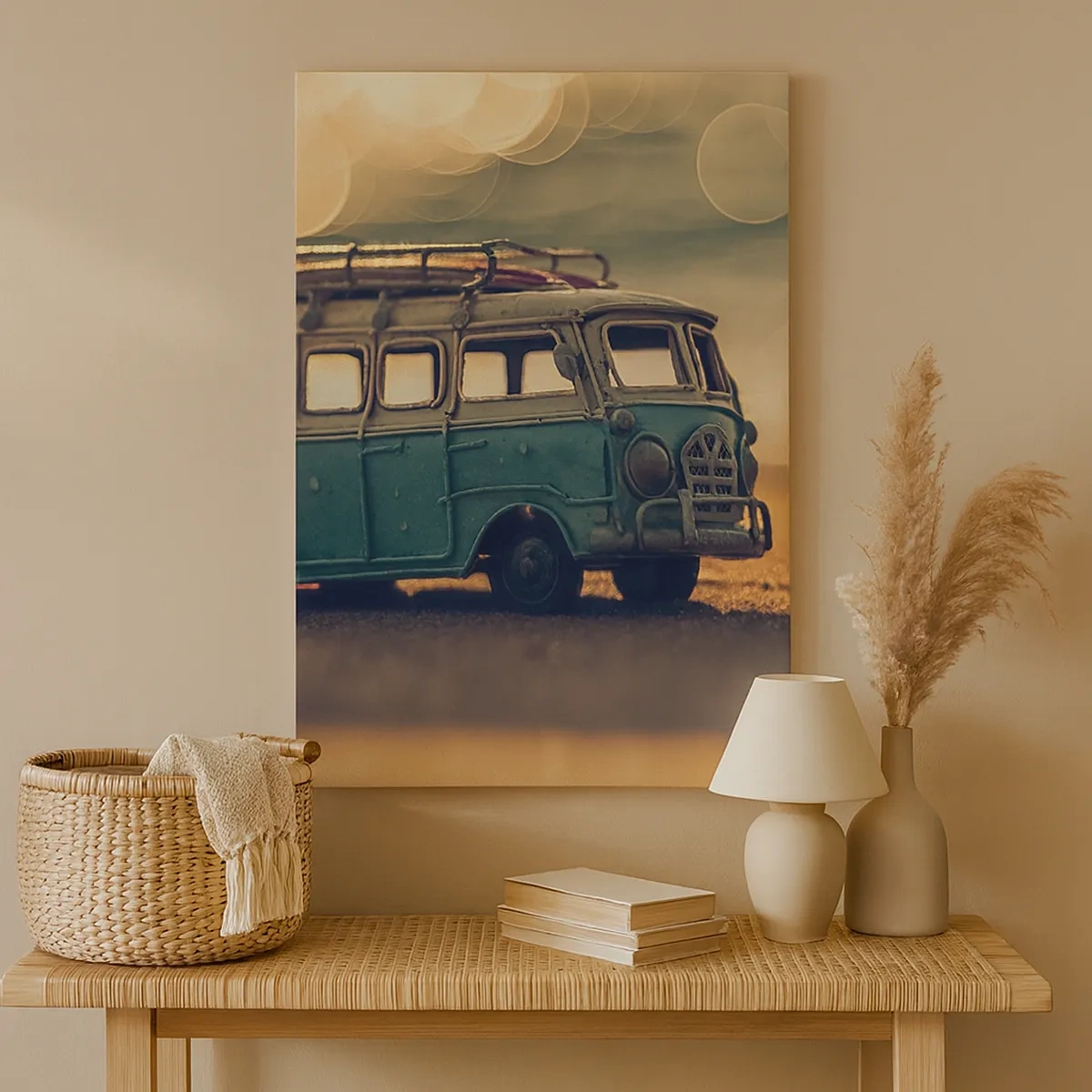 Bild auf Leinwand - Leinwandbild - Retro-Bus gegen verschwommenes Licht - 50x70cm - Das Ende der Idole: Geld und Arbeit - Moderne Wanddekoration für Wohnzimmer und Schlafzimmer ARTTOR