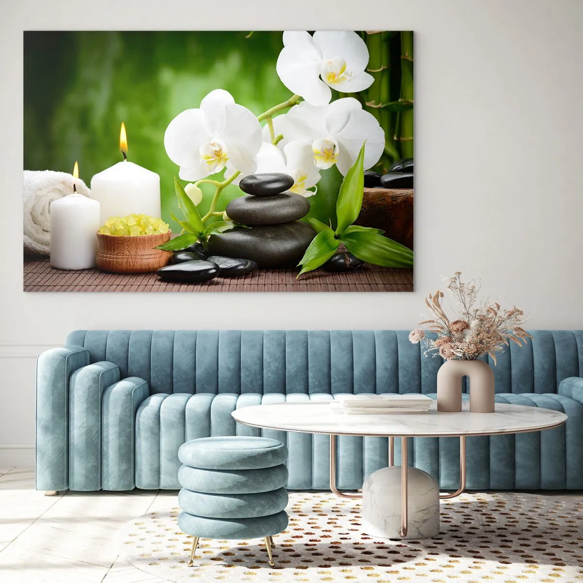 Glasbild - Bild auf glas - Spa mit Orchideen, Steinen und Kerzen vor grünem Hintergrund - 70x50cm - Duftige, blumige, zarte Berührung - Moderne Wanddekoration für Wohnzimmer und Schlafzimmer ARTTOR