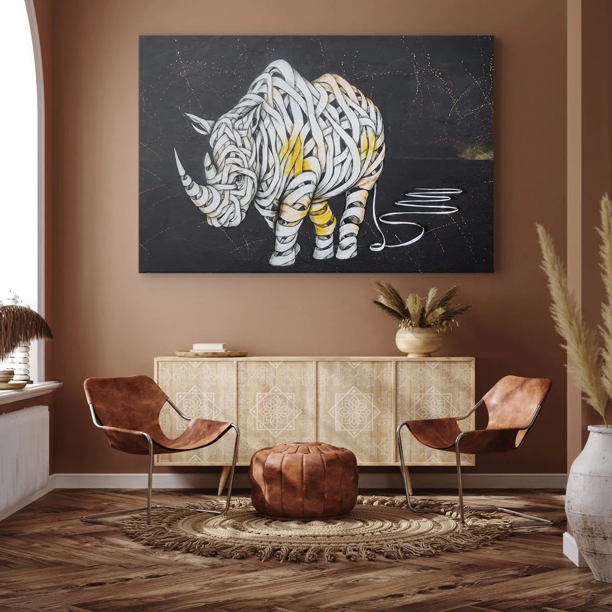 Bild auf Leinwand - Leinwandbild - Ein geschnitztes Nashorn mit abstrakten Streifen auf dunklem Hintergrund. - 100x70cm - Dicke Haut ist ein Mythos - Moderne Wanddekoration für Wohnzimmer und Schlafzimmer ARTTOR