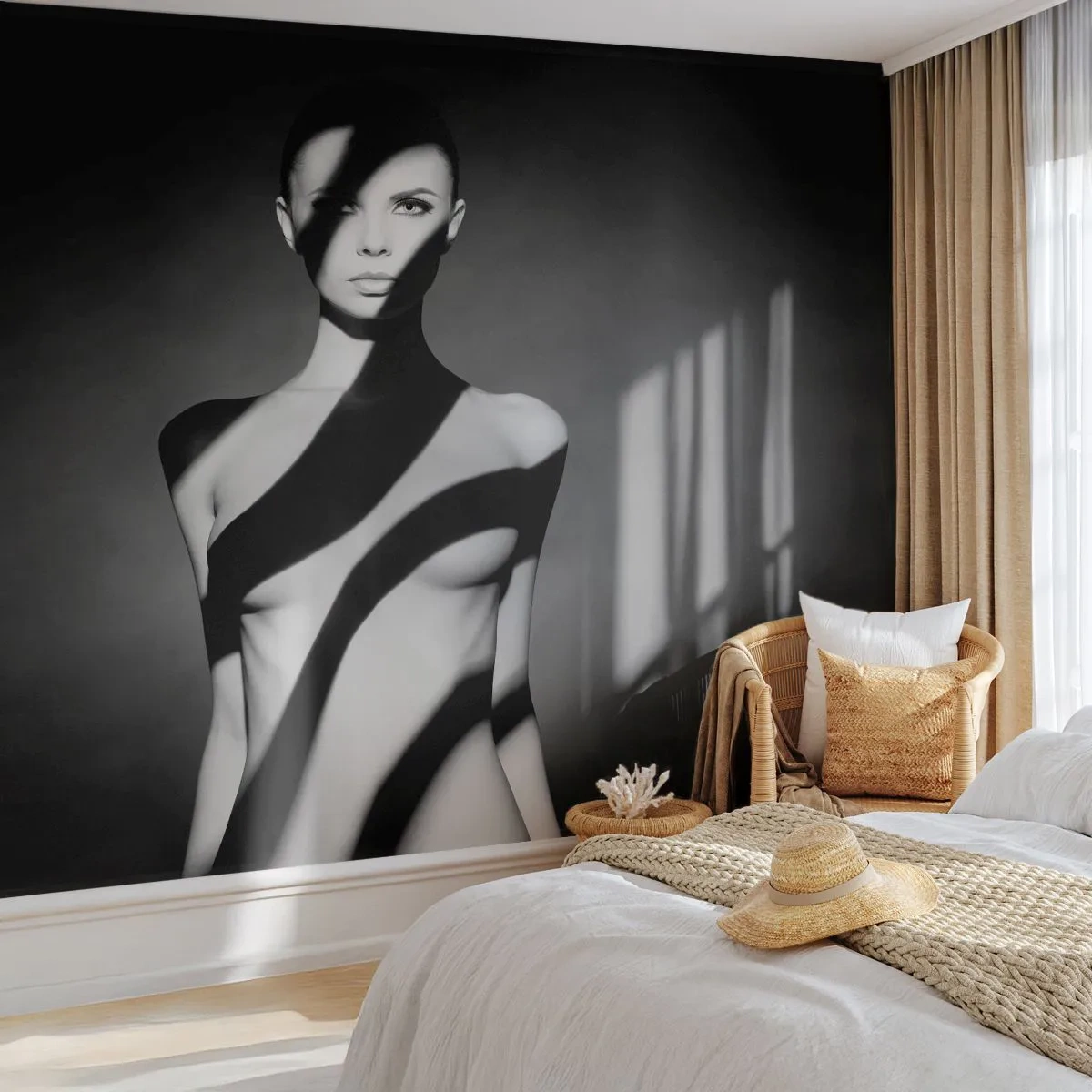 Fototapete Premium Sand - In Glanz und Schatten - Frau, Körper, Stück - 450x315 cm