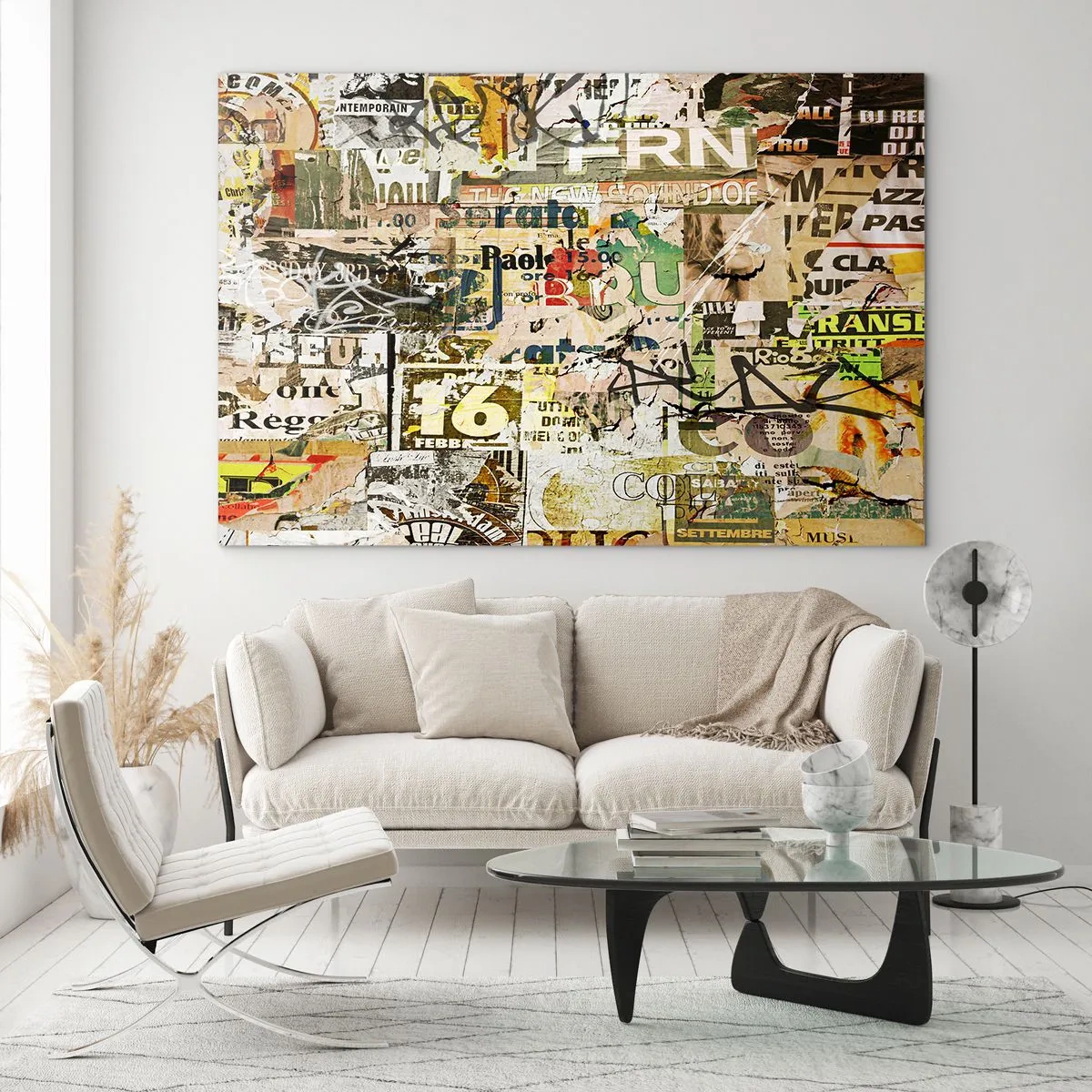 Glasbild - Bild auf glas - Eine künstlerische Komposition aus Plakaten, Aufschriften und Graffiti - 70x50cm - Ach, es passiert... - Moderne Wanddekoration für Wohnzimmer und Schlafzimmer ARTTOR