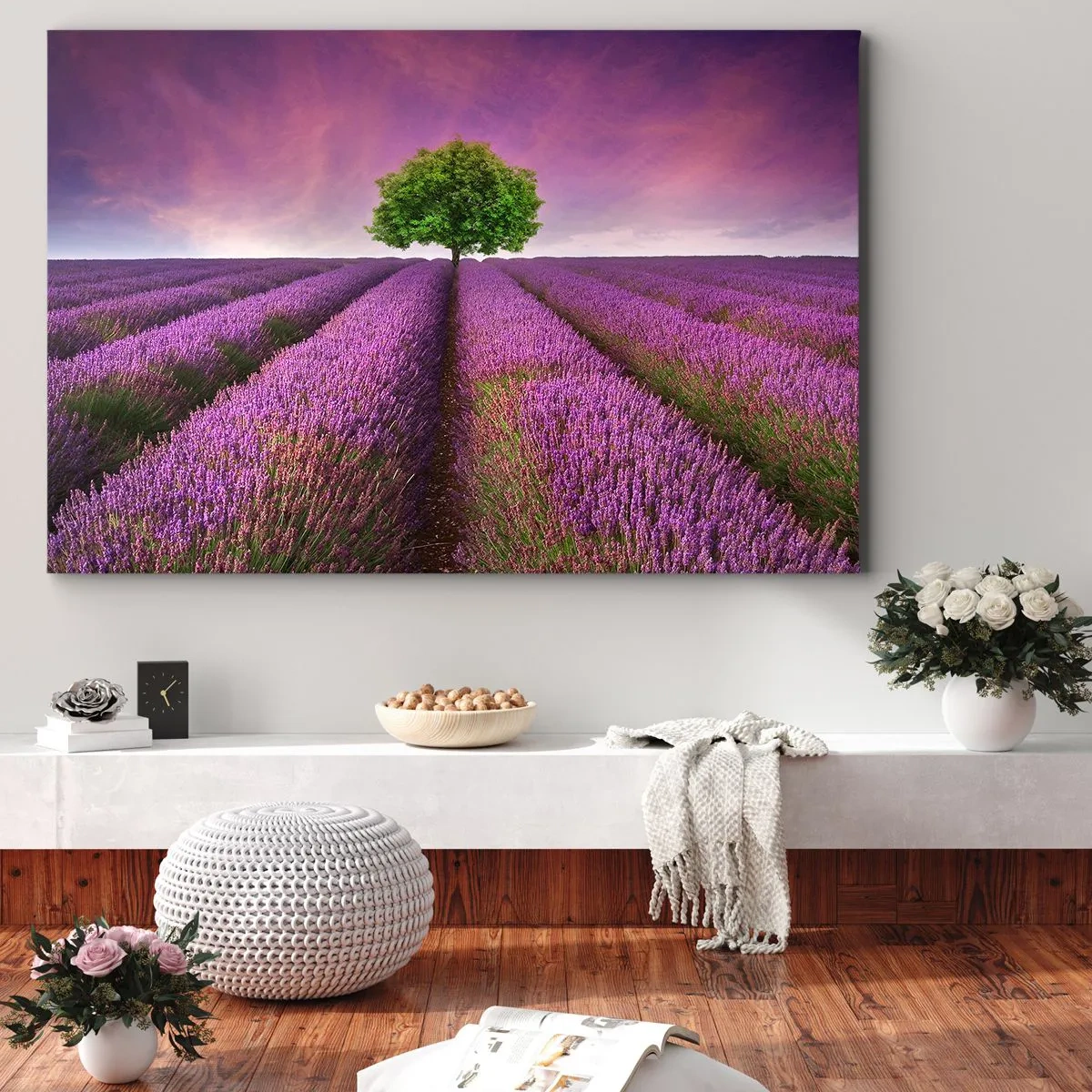 Bild auf Leinwand - Leinwandbild - Ein Lavendelfeld mit einem einsamen Baum und einem violetten Himmel - 70x50cm - Auf Lavendelfeldern - Moderne Wanddekoration für Wohnzimmer und Schlafzimmer ARTTOR