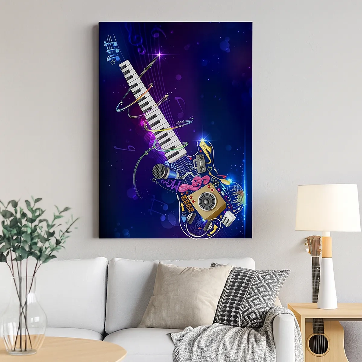 Bild auf Leinwand - Leinwandbild - Eine bunte Gitarre mit Keyboard und Mikrofon auf dunklem Hintergrund. - 50x70cm - Und alles ist gut - Moderne Wanddekoration für Wohnzimmer und Schlafzimmer ARTTOR