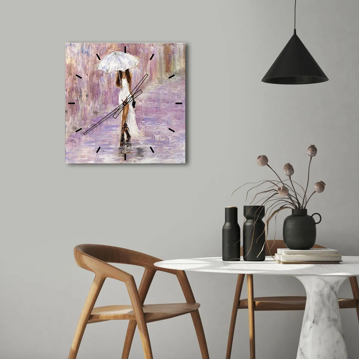 Wanduhr - Glasuhr - Eine Frau mit einem Regenschirm, die im Regen in Fliedertönen läuft - 30x30cm - Im lila Regen - Moderne Wanddekoration für Wohnzimmer und Schlafzimmer ARTTOR