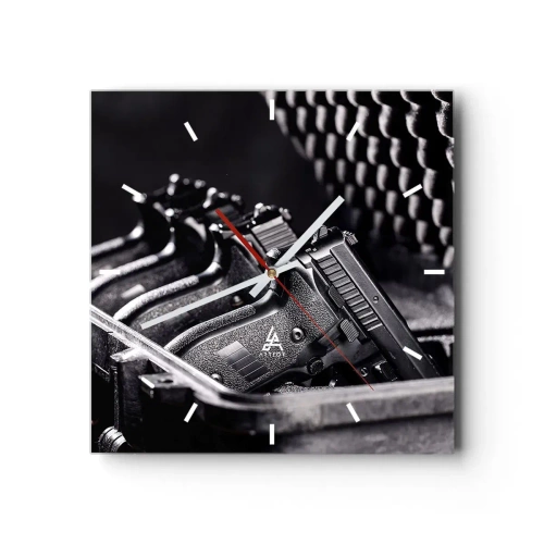 Wanduhr - Glasuhr - Ein Schwarzweißbild eines Stapels Waffen in einem Koffer. - 30x30cm - Männersport - Moderne Wanddekoration für Wohnzimmer und Schlafzimmer ARTTOR
