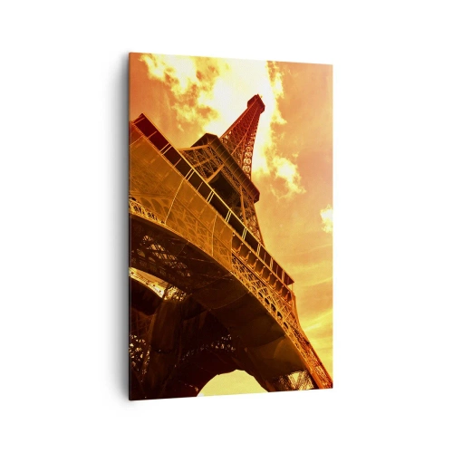 Bild auf Leinwand - Leinwandbild - Der Eiffelturm vor einem goldenen Himmel bei Sonnenuntergang - 80x120cm - Monumental, weil es mit der Sonne vergoldet ist - Moderne Wanddekoration für Wohnzimmer und Schlafzimmer ARTTOR