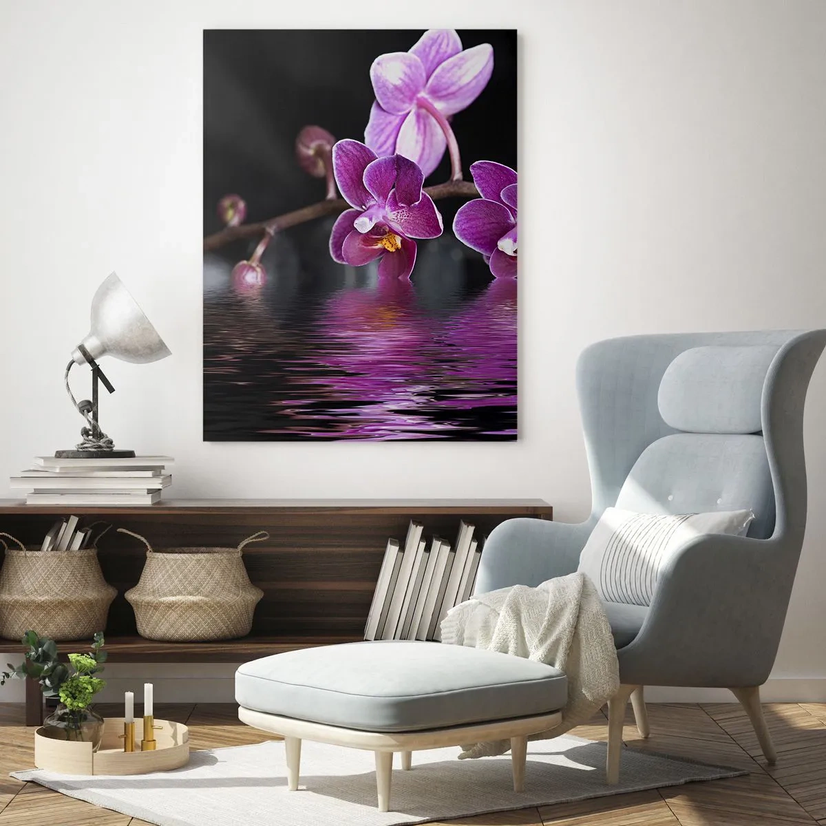 Glasbild - Bild auf glas - Lila Orchideen über ruhigem Wasser vor schwarzem Hintergrund - 70x100cm - Lila Spiegelbild der Schönheit - Moderne Wanddekoration für Wohnzimmer und Schlafzimmer ARTTOR