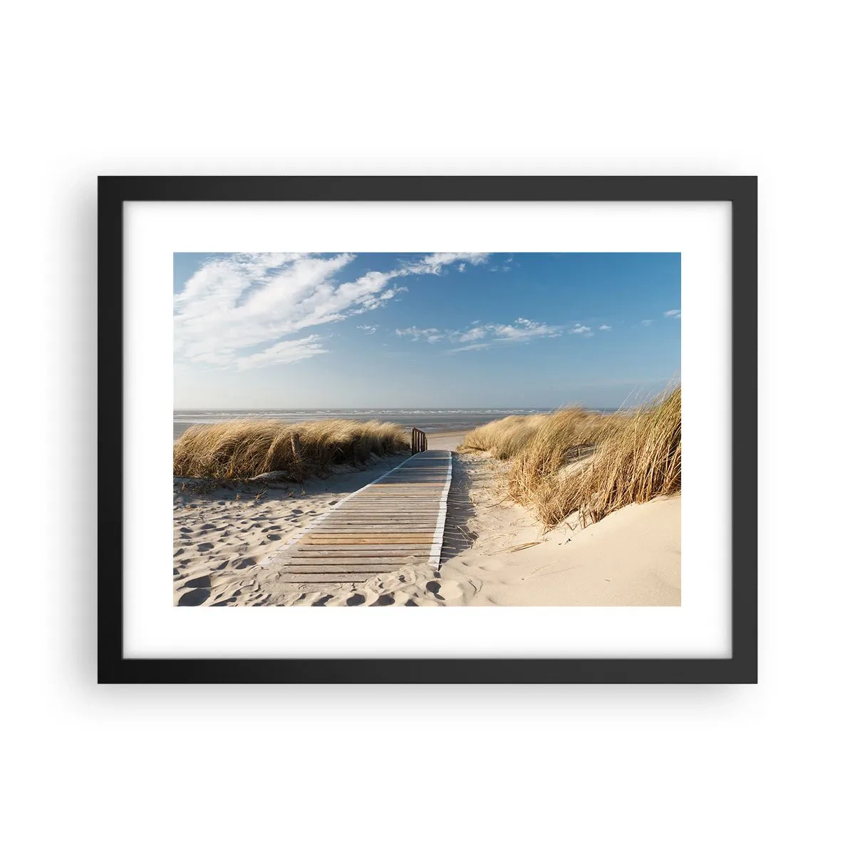 Poster in einem schwarzem Rahmen - Hinter der Düne, im Rauschen des Grases - 40x30 cm