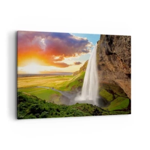 Bild auf Leinwand - Leinwandbild - Ein Wasserfall in einer malerischen Landschaft bei Sonnenuntergang - 100x70cm - Die Fülle des isländischen Sommers - Moderne Wanddekoration für Wohnzimmer und Schlafzimmer ARTTOR