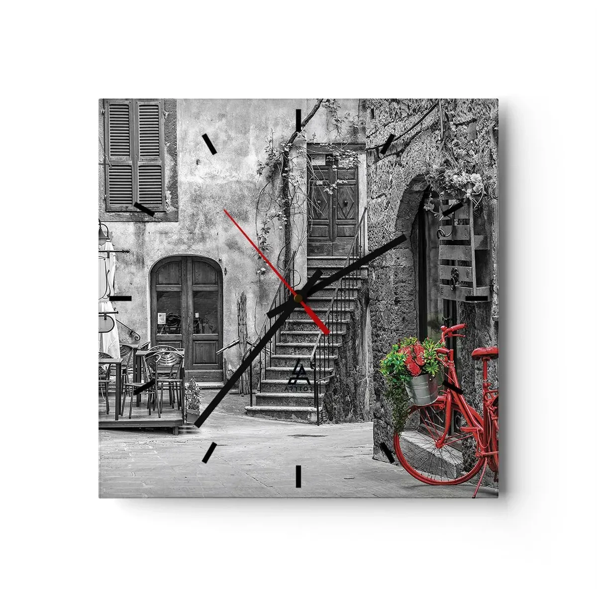Wanduhr - Glasuhr - Ein rotes Fahrrad in einer schwarz-weißen Straße - 30x30cm - Toskanische Gasse - Moderne Wanddekoration für Wohnzimmer und Schlafzimmer ARTTOR