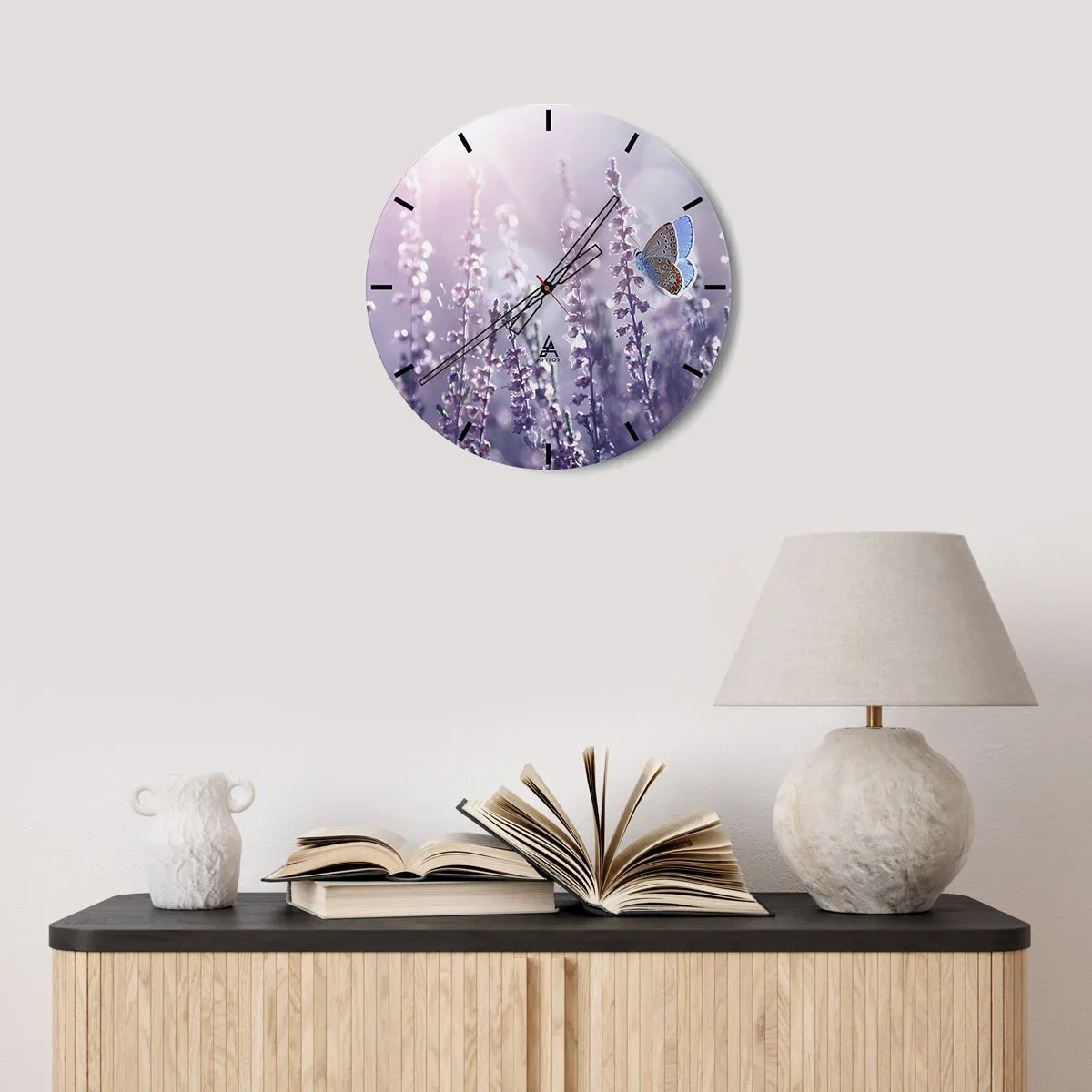Wanduhr - Glasuhr - Schmetterling auf Lavendel in den Sonnenstrahlen - 30x30cm - Schmetterlingskuss - Moderne Wanddekoration für Wohnzimmer, Küche und Schlafzimmer ARTTOR