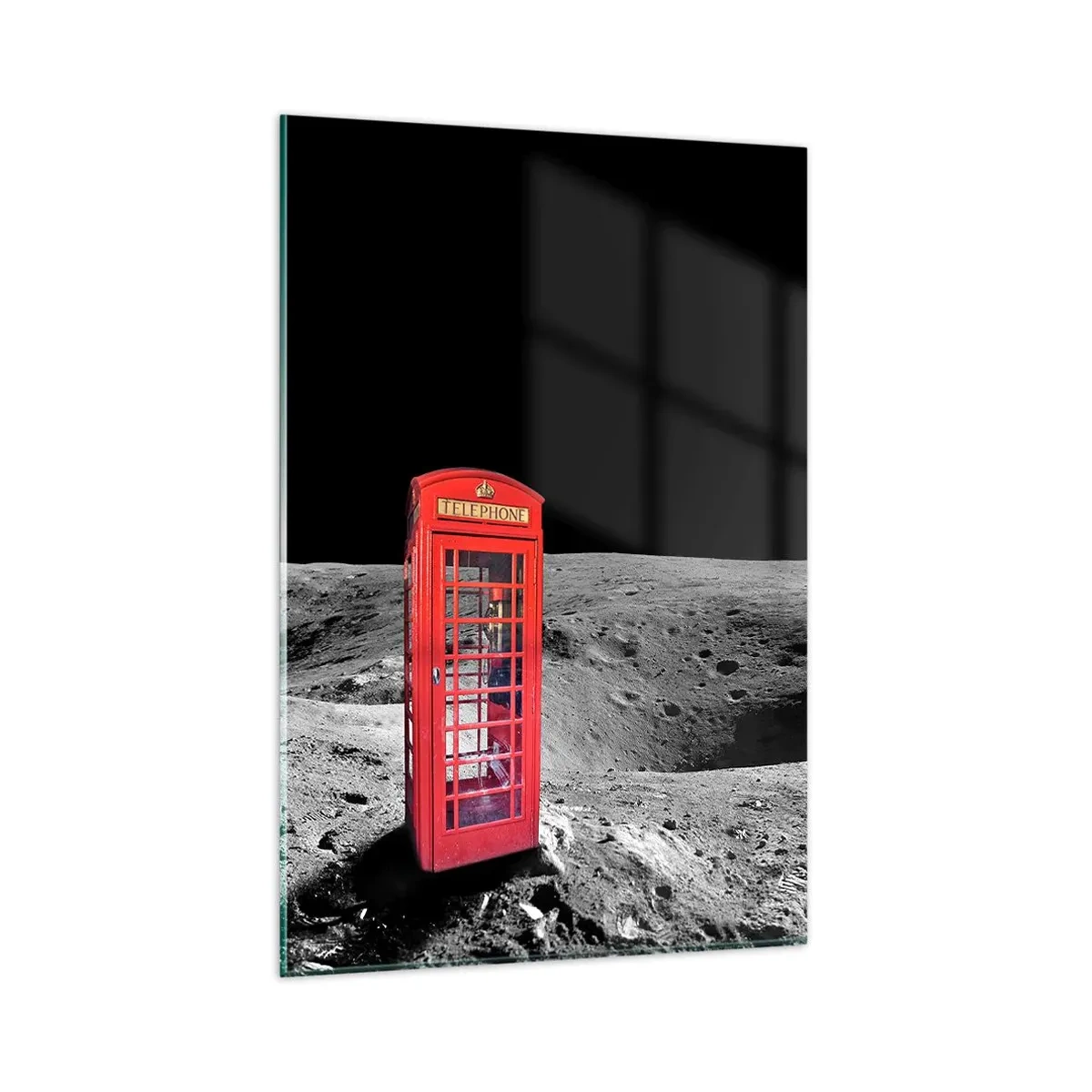Glasbild - Bild auf glas - Rote Telefonzelle auf dem Mond - 80x120cm - Ein kosmischer Witz - Moderne Wanddekoration für Wohnzimmer und Schlafzimmer ARTTOR