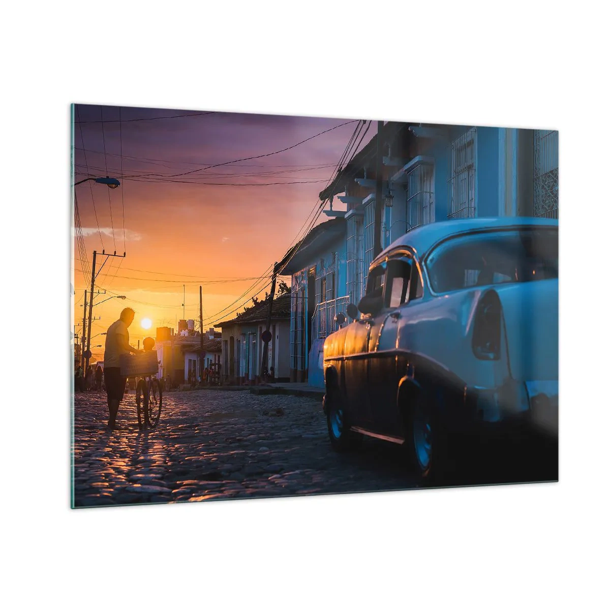 Glasbild - Bild auf glas - Stimmungsvolle Straße mit einem Oldtimer bei Sonnenuntergang - 100x70cm - Hier vergeht die Zeit - Moderne Wanddekoration für Wohnzimmer und Schlafzimmer ARTTOR