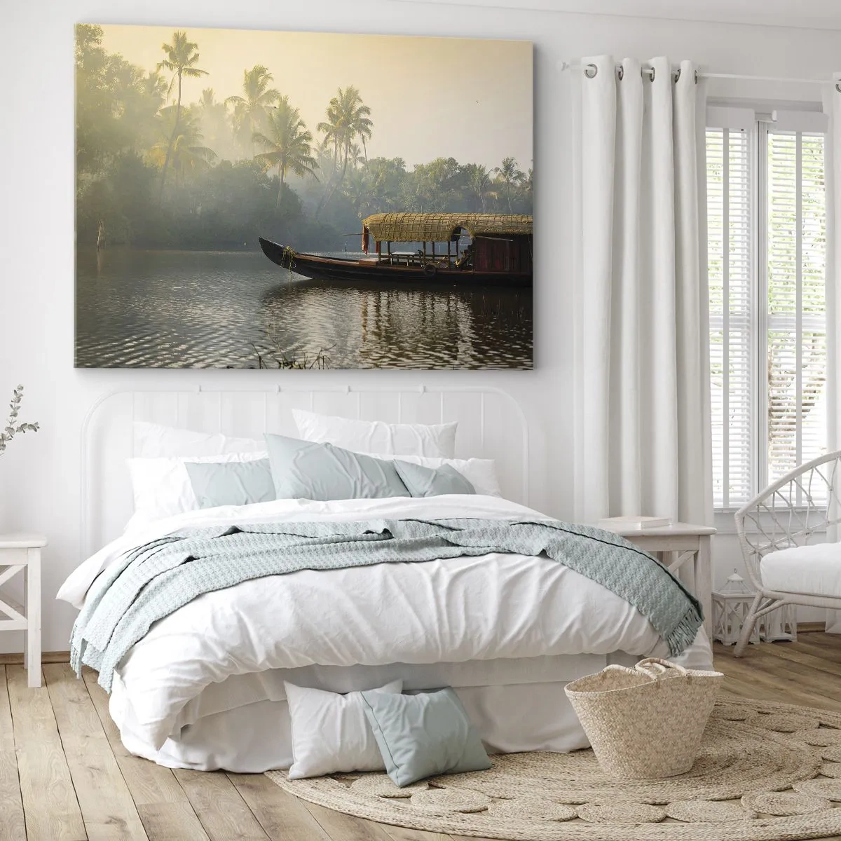 Bild auf Leinwand - Leinwandbild - Ein traditionelles Boot auf einem ruhigen Fluss zwischen Palmen - 120x80cm - Haus am Fluss - Moderne Wanddekoration für Wohnzimmer und Schlafzimmer ARTTOR