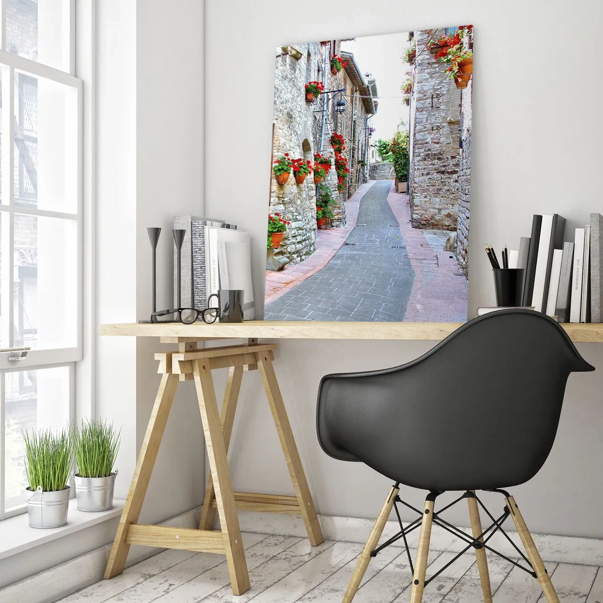 Glasbild - Bild auf glas - Eine malerische Straße mit Steinmauern und roten Blumen - 50x70cm - Italienische Atmosphäre - Moderne Wanddekoration für Wohnzimmer und Schlafzimmer ARTTOR