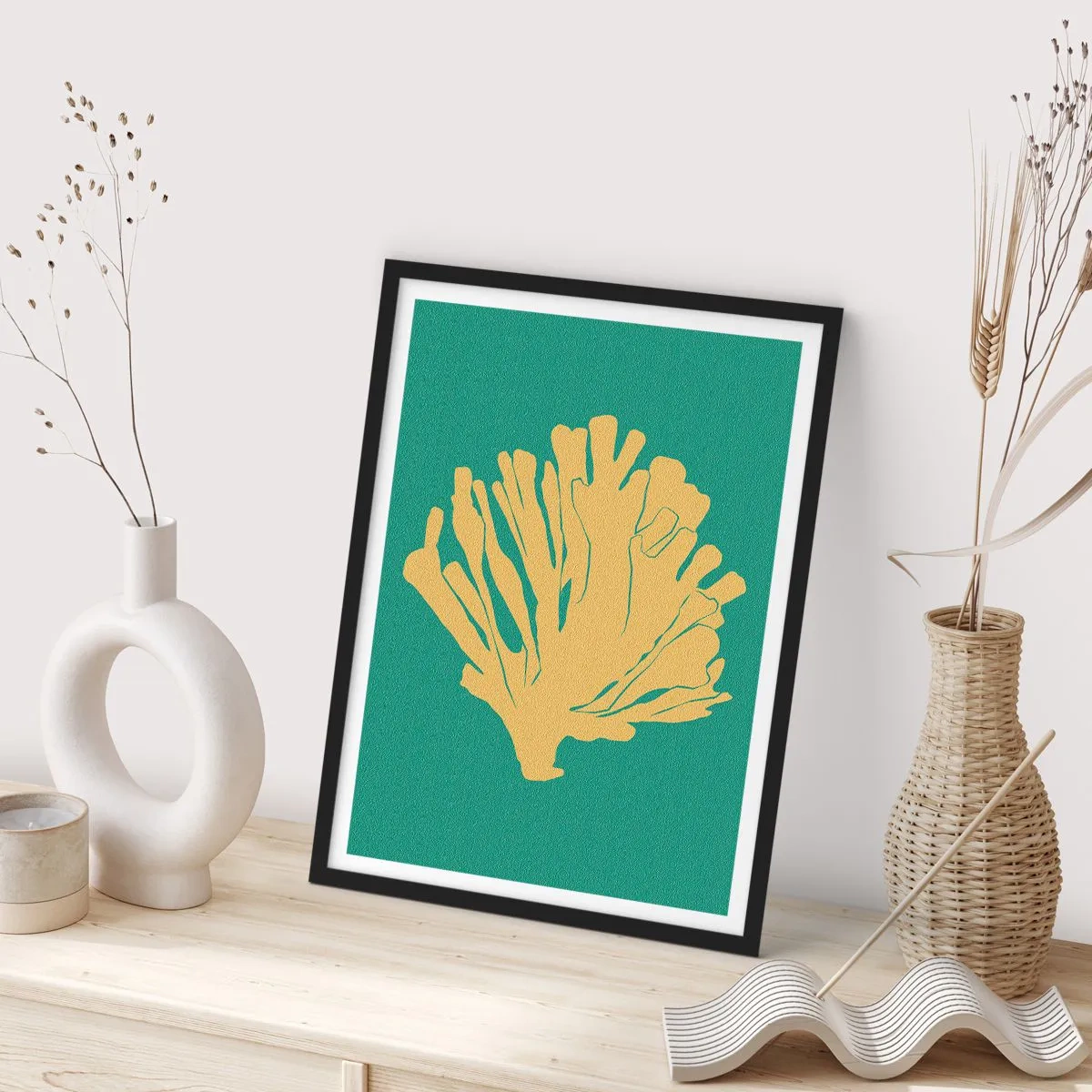 Poster in einem schwarzem Rahmen - Goldene Koralle auf türkisfarbenem Hintergrund - 50x70cm - Unterwasserwaldbusch - Moderne Wanddekoration für Wohnzimmer und Schlafzimmer ARTTOR