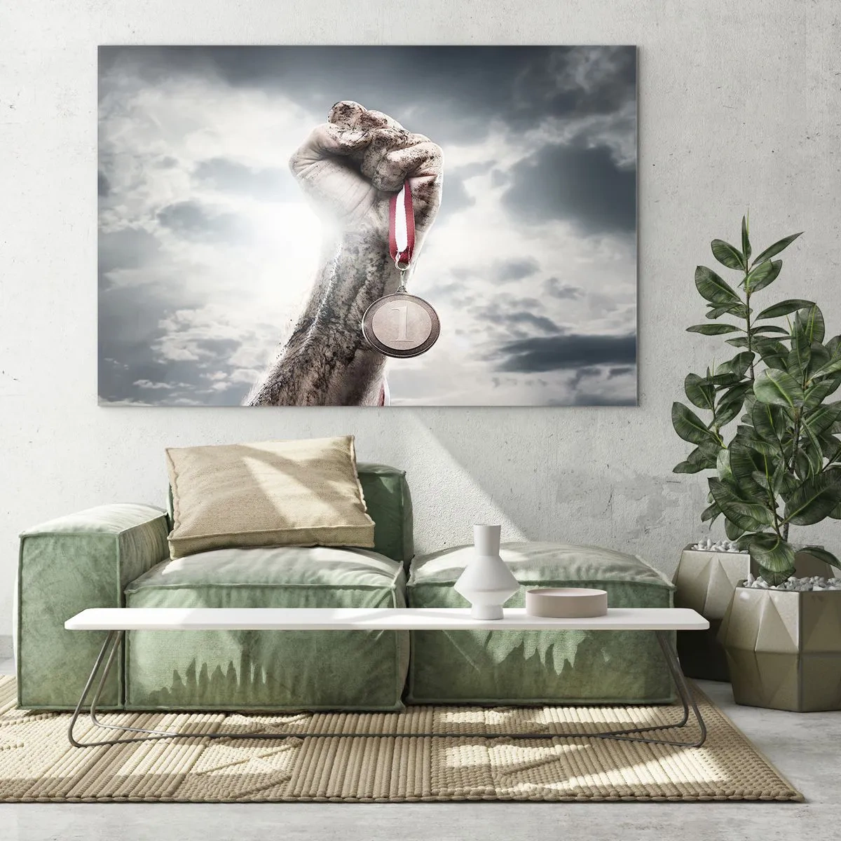 Glasbild - Bild auf glas - Eine Hand hält eine Medaille vor einem Wolkenhintergrund - 70x50cm - Per aspera ad astra - Moderne Wanddekoration für Wohnzimmer und Schlafzimmer ARTTOR