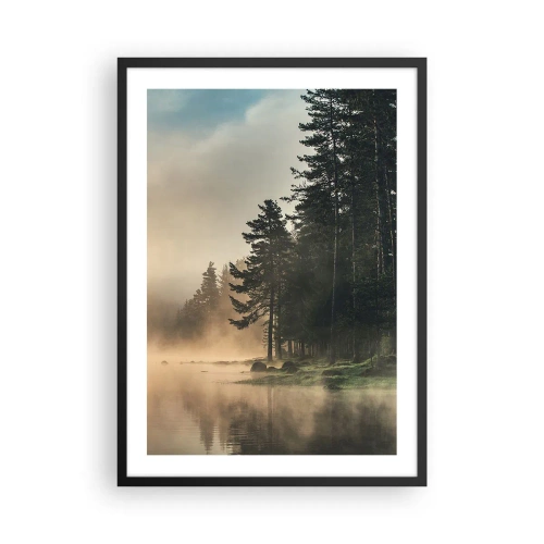 Poster in einem schwarzem Rahmen - Neblige Waldlandschaft über einem ruhigen See - 50x70cm - Die Geburt des Tages - Moderne Wanddekoration für Wohnzimmer und Schlafzimmer ARTTOR