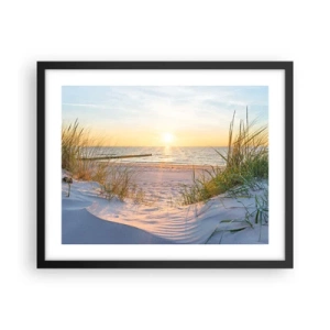 Poster in einem schwarzem Rahmen - Das Rauschen des Meeres, der Gesang der Vögel, ein wilder Strand im Gras ... - 50x40 cm