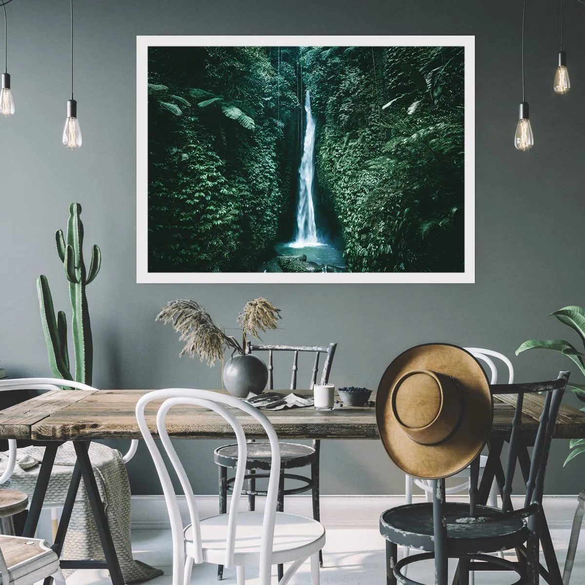 Poster - Ein Wasserfall, umgeben von dichter tropischer Vegetation - 100x70cm - Tropisches Spa - Moderne Wanddekoration für Wohnzimmer und Schlafzimmer ARTTOR