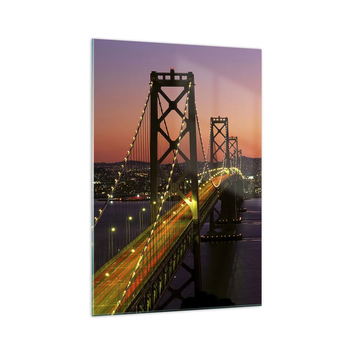 Glasbild - Bild auf glas - Eine nachts beleuchtete Brücke über dem Wasser mit Panoramablick auf die Stadt - 70x100cm - Violetter Abend - Moderne Wanddekoration für Wohnzimmer und Schlafzimmer ARTTOR