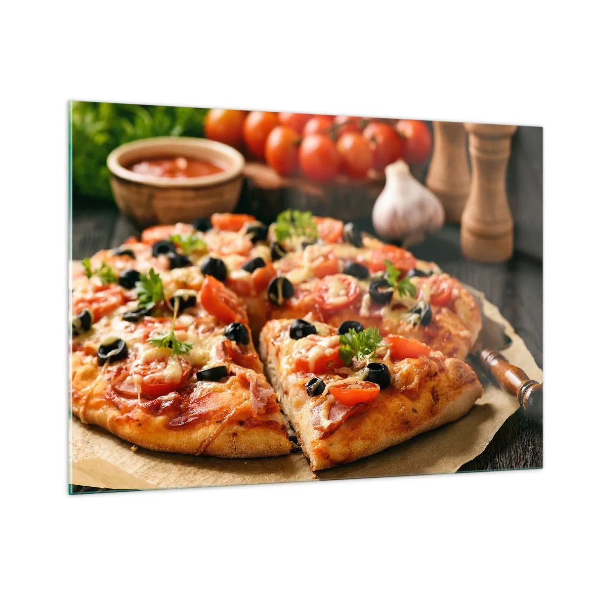 Glasbild - Bild auf glas - Appetitliche Pizza mit Tomaten, Oliven und Kräutern - 100x70cm - Du bist schon wieder davongekommen - Moderne Wanddekoration für Wohnzimmer und Schlafzimmer ARTTOR