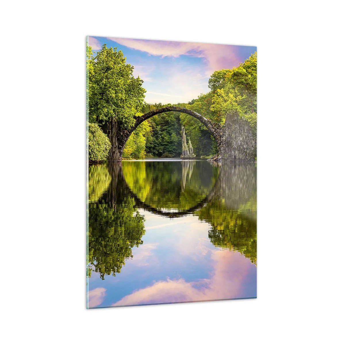 Glasbild - Bild auf glas - Eine Steinbrücke spiegelt sich in der ruhigen Oberfläche des Sees - 50x70cm - An der Kreuzung zweier Welten - Moderne Wanddekoration für Wohnzimmer und Schlafzimmer ARTTOR