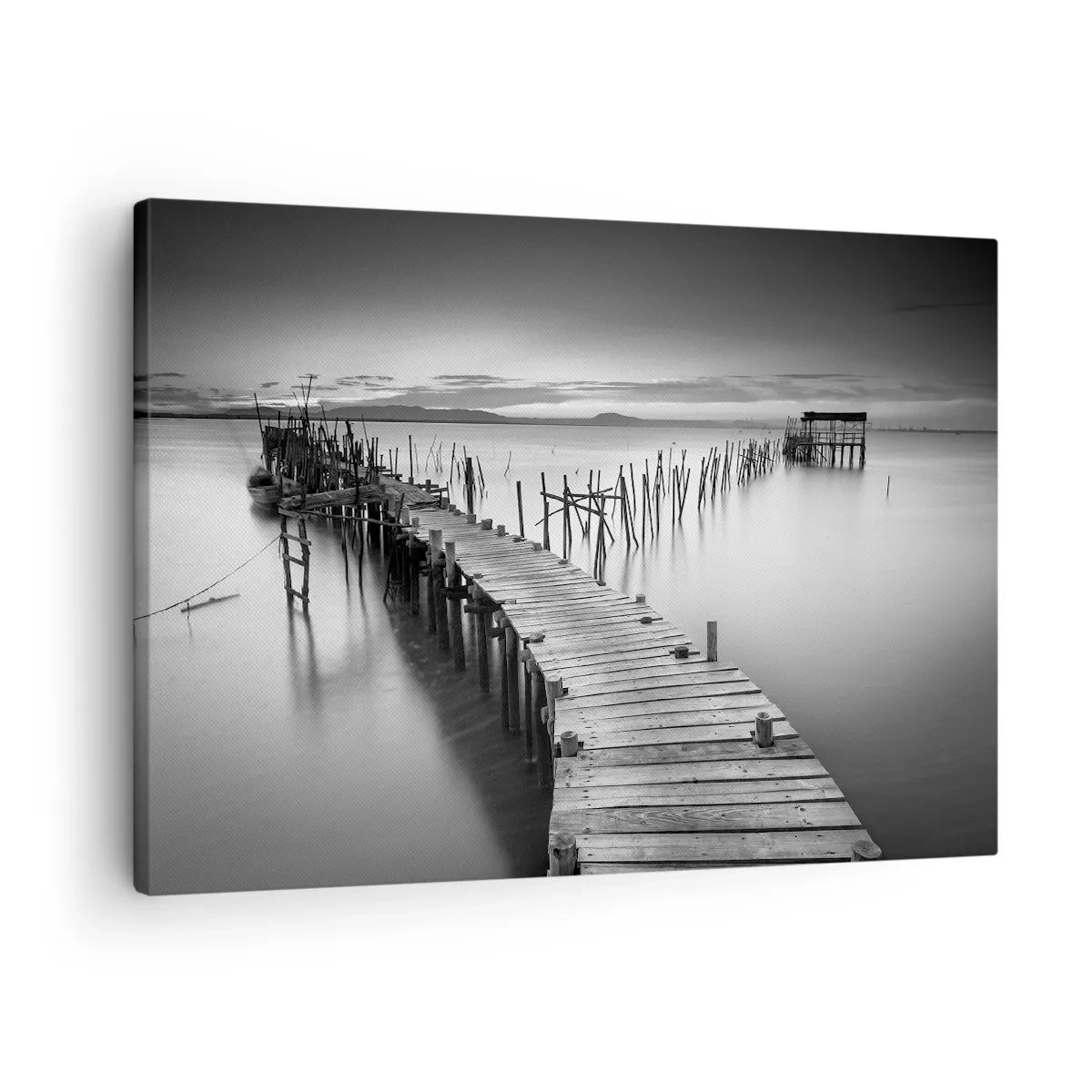 Bild auf Leinwand - Leinwandbild - Ein Holzsteg an einem ruhigen See in Grautönen - 70x50cm - Der Frieden eines vergessenen Ufers - Moderne Wanddekoration für Wohnzimmer und Schlafzimmer ARTTOR