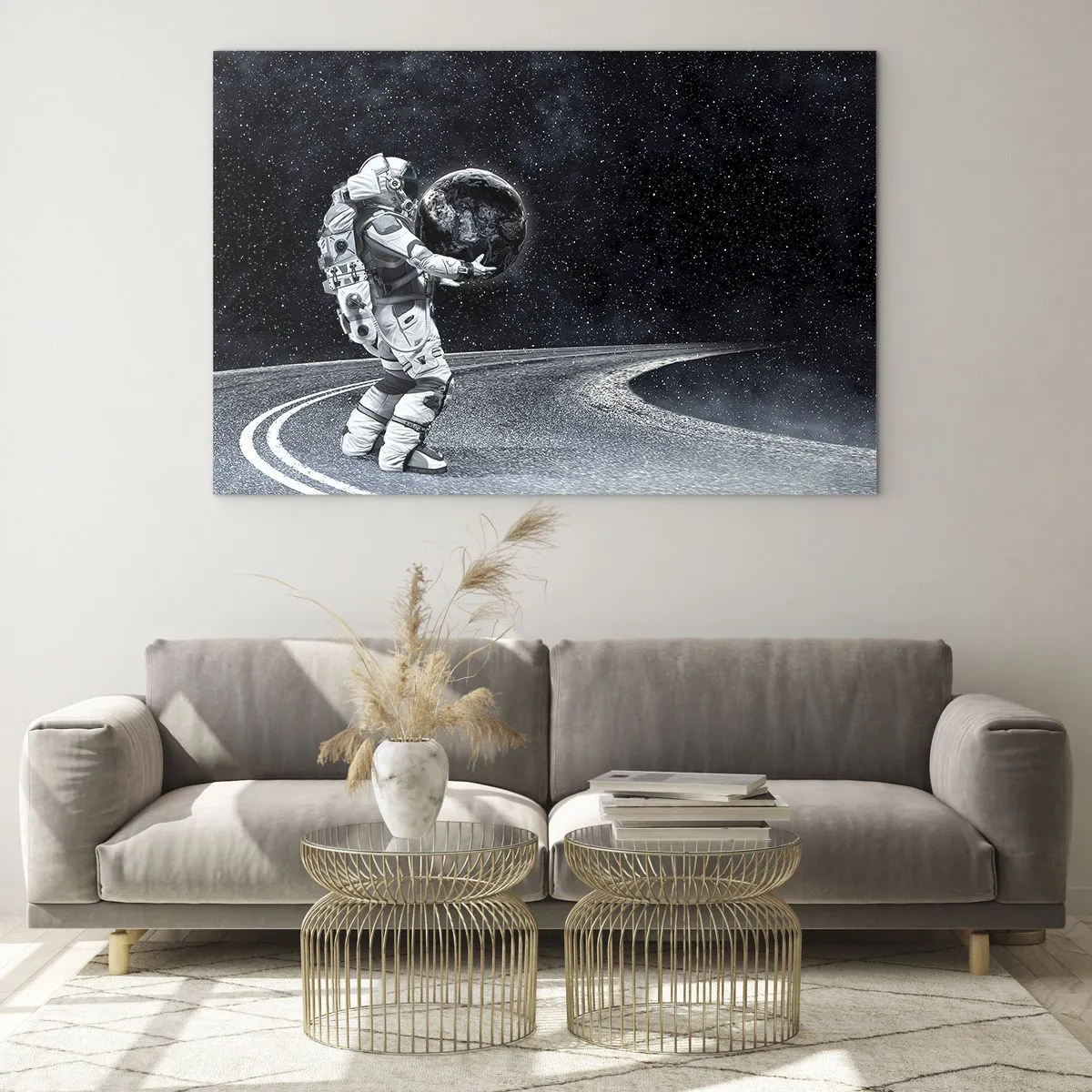 Glasbild - Bild auf glas - Ein Astronaut trägt die Erde auf ihrem Weg durch das Universum - 100x70cm - Auf der Milchstraße - Moderne Wanddekoration für Wohnzimmer und Schlafzimmer ARTTOR
