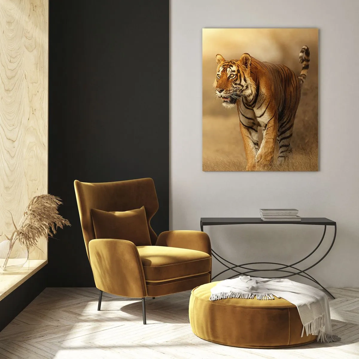 Glasbild - Bild auf glas - Ein Tiger, der in warmen Farben durch die Savanne läuft - 70x100cm - Vor dem Angriff - Moderne Wanddekoration für Wohnzimmer und Schlafzimmer ARTTOR