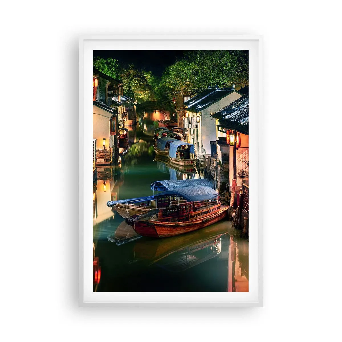 Poster in einem weißen Rahmen - Ein Abend auf einer chinesischen Straße - 61x91 cm